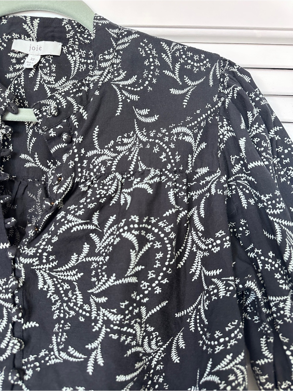 Joie Maleah Cotton Blend Black White Floral Vine Print V-Neck Pleated Blouse XS - Picture 5 of 15